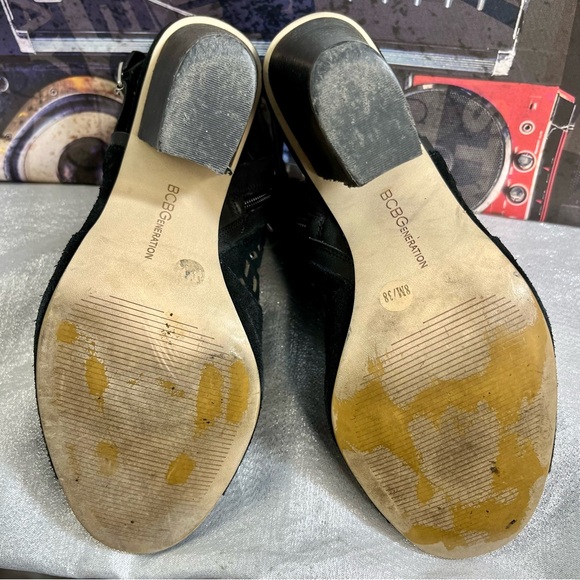 BCBGeneration Black Peep Toe Laser Cut Suede Chunky Heels Women's Size 8M/38 - Picture 7 of 9